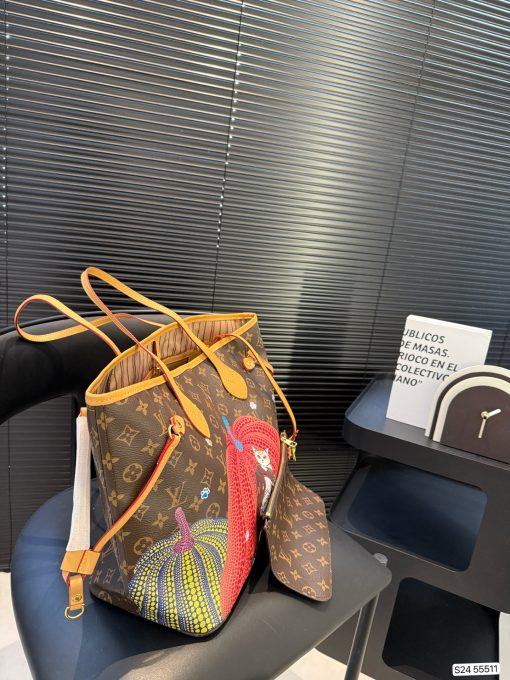 LV shopping bag - Image 5