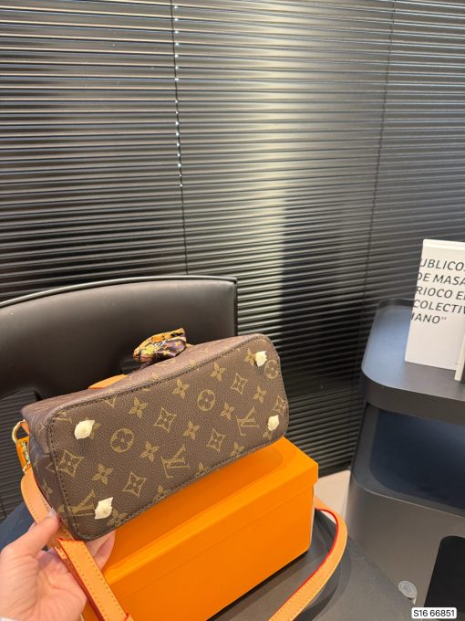 LV tote bag - Image 8