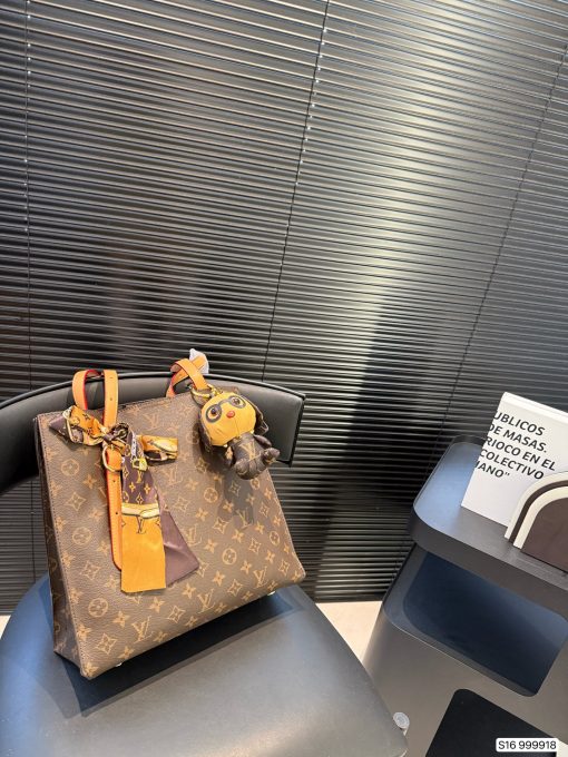 LV tote bag - Image 3