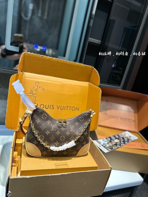 LV messenger bag - Image 3