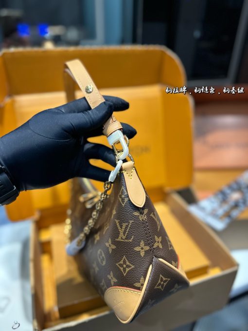 LV messenger bag - Image 6