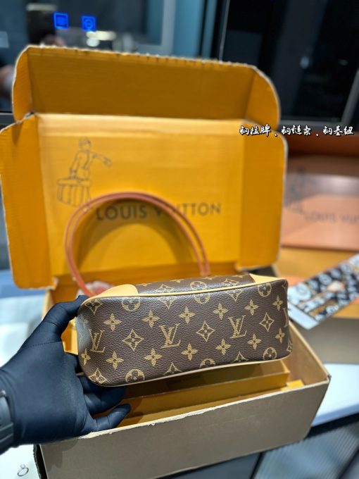 LV messenger bag - Image 8