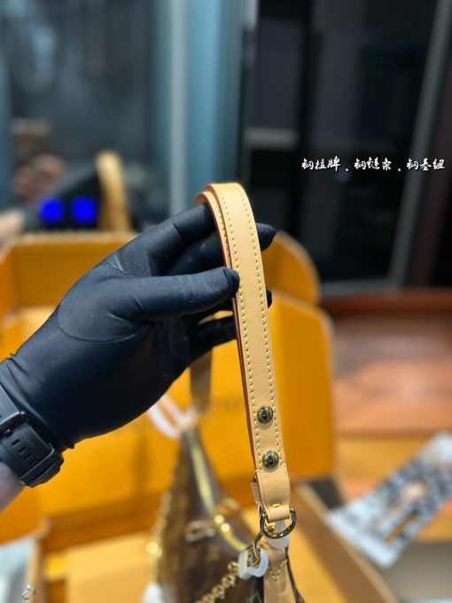 LV messenger bag - Image 9