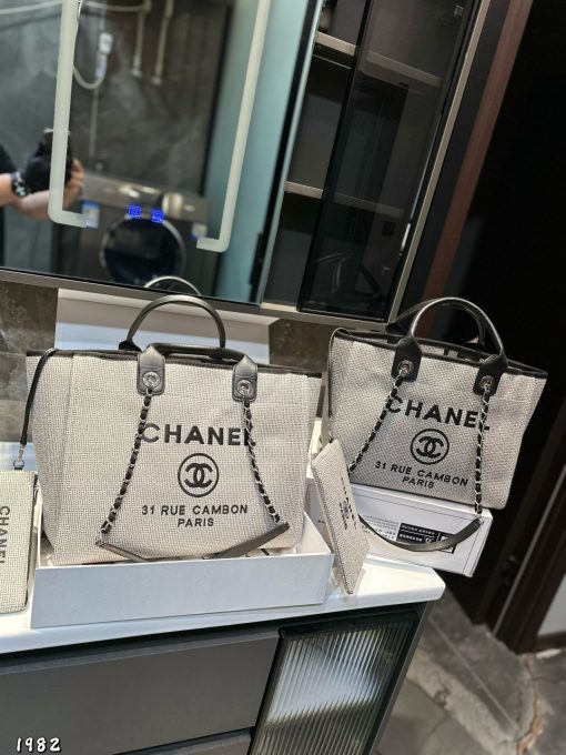 Chanel embroidered bag - Image 2