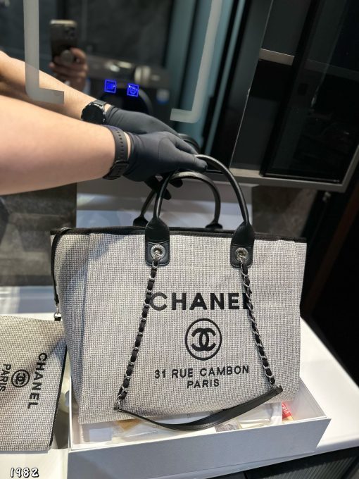 Chanel embroidered bag - Image 4