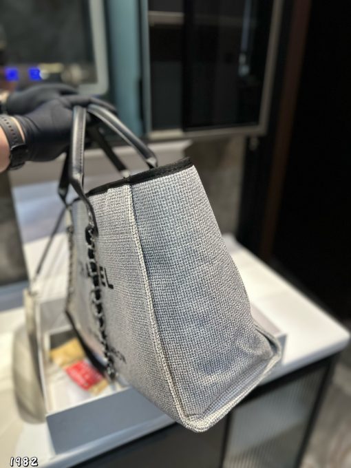 Chanel embroidered bag - Image 6
