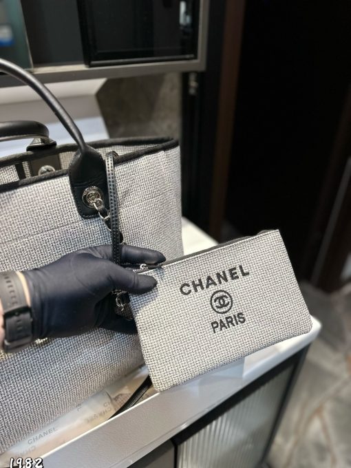 Chanel embroidered bag - Image 8