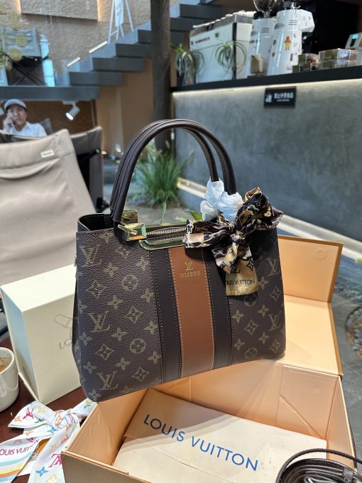 LV handbag - Image 7