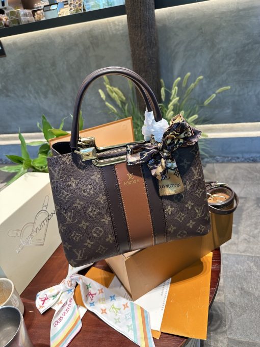 LV handbag - Image 2