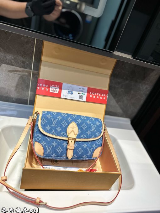 LV baguette