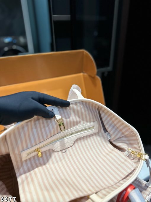 LV shopping bag - Image 2