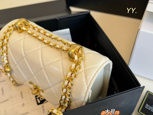 CHANEL chain bag - Image 5