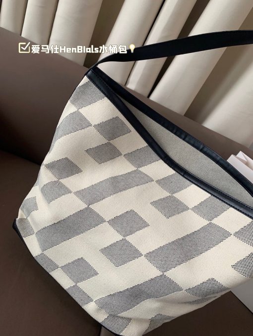 Hermes bucket bag - Image 4